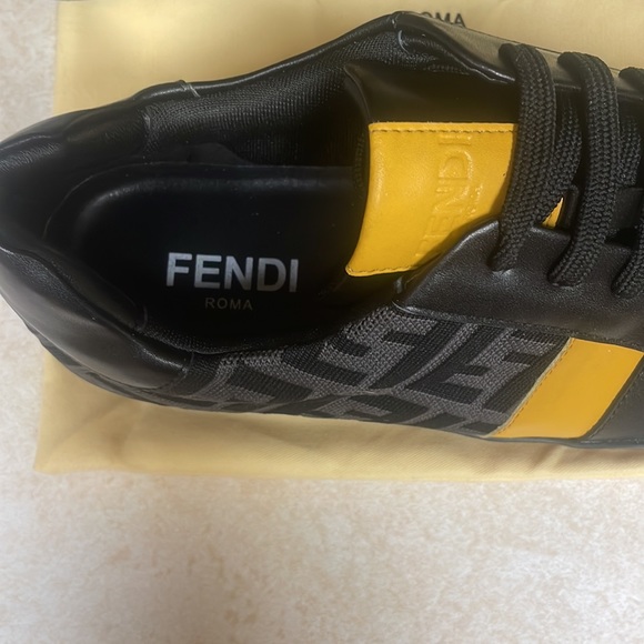 Fendi shoes size 42 - Picture 2 of 4